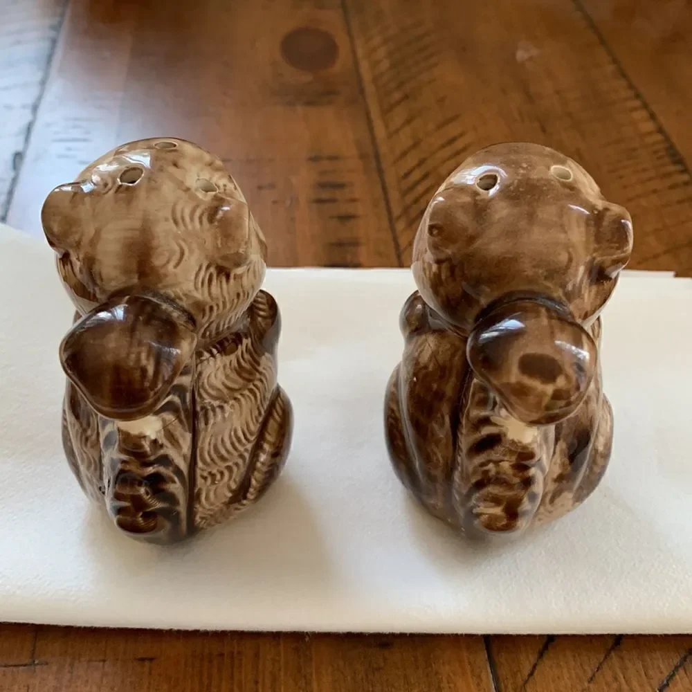 Vintage Squirrel Salt & Pepper‎ Ceramic Outdoor Woodsy Shakers Fall Autumn